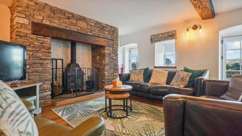 The Dairy Cottage with Hot Tub