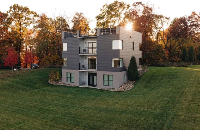 The Dwelling | Rooftop Terrace w/ VIEWS + Fire Pit!