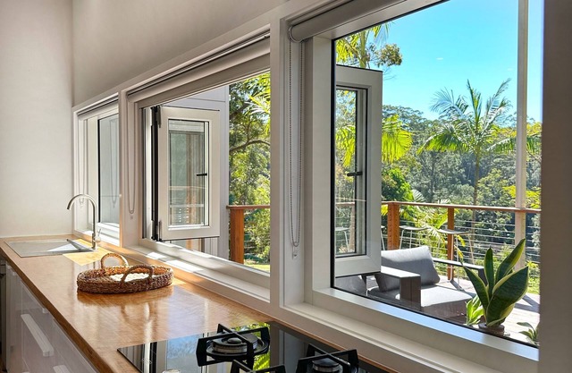 The Escape Home - On the edge of the Rainforest and minutes from the beach!