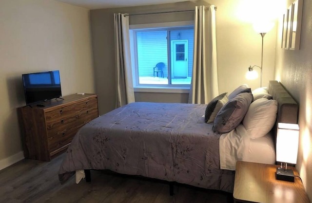 The Family - Entire private 2 bed/ 2 bath Apt