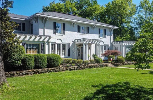 The Good Knight Inn - 5 Bedroom 4.5 bath Historic Mansion