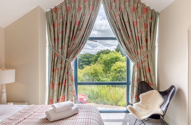 The Gorgeous Barn - Two Bedroom House, Sleeps 4