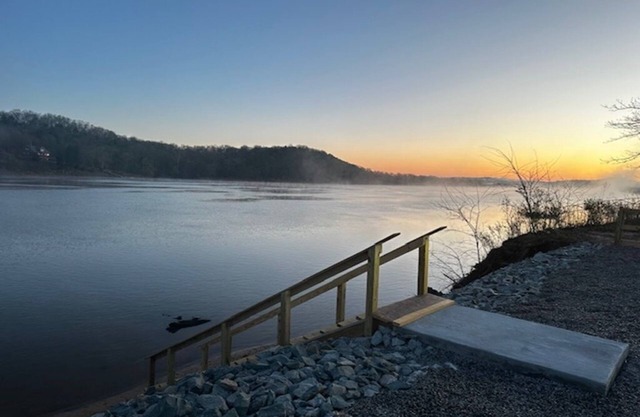 THE GRAND VIEW. Beautiful RV lot on the banks of the Kentucky Lake/TN River.
