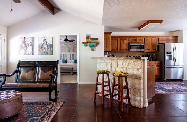 The Gravel Road Ranch - 4bd2ba - Liberty Hill - 5 Acres - King Suite -Sleeps 9+
