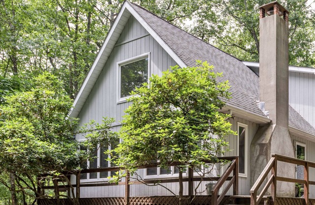 ¡NUEVO! The Grey Chalet at Lake Wallenpaupack - ¡Recientemente remodelado!