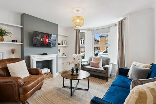 The Guildford Manor - Free Parking - 6 Beds