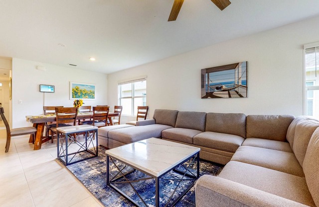 The Hammocks Modern Treasure Coast Home, Peloton & EV Charger - Dog-Friendly