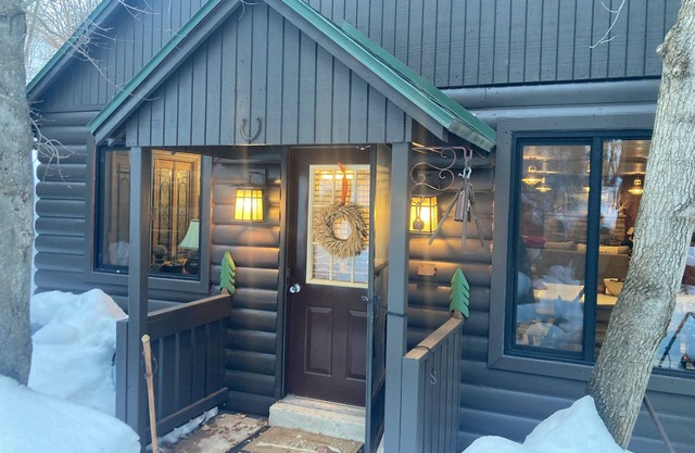 "The Hive" Off Grid Cabin close to SLC and Park City in Parleys Canyon, Peaceful