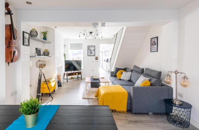 The Hollywood - Beautiful 3 Bedroom House