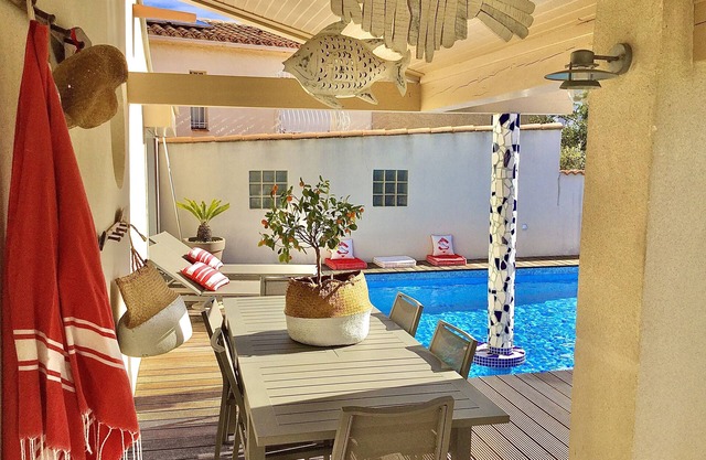 La casa de la felicidad! F5 jardín y piscina cerca del centro de la ciudad y playas.
