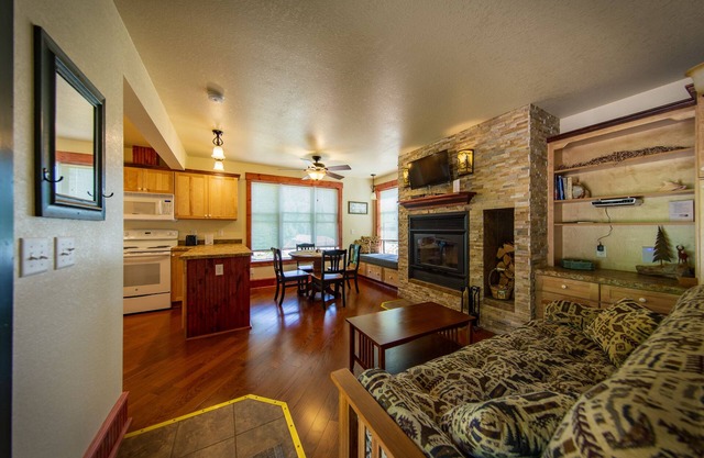 El Inn en Croftville Road Cottages # 4. En la orilla del lago superior.