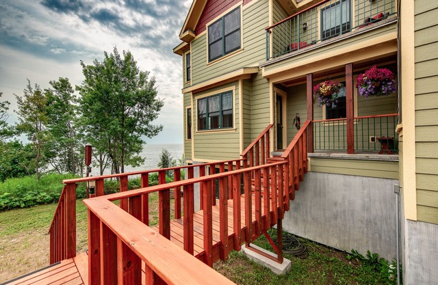 El Inn en Croftville Road Cottages # 5. En la orilla del lago superior.
