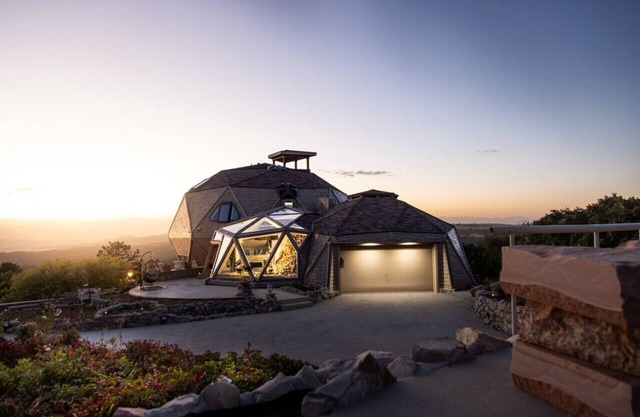 The KingDome: A Unique, Royal Experience w/ Hot Tub | Gym | Steam Room & Views!!