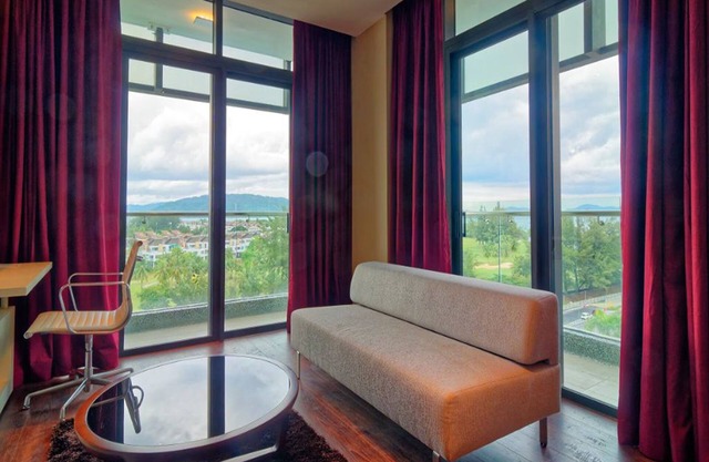 The Klagan Riverson Hotel & Residence
