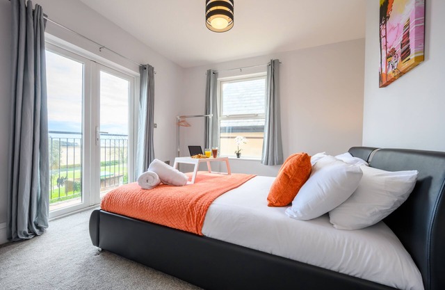 The Knap by Tŷ SA - Waterfront Views