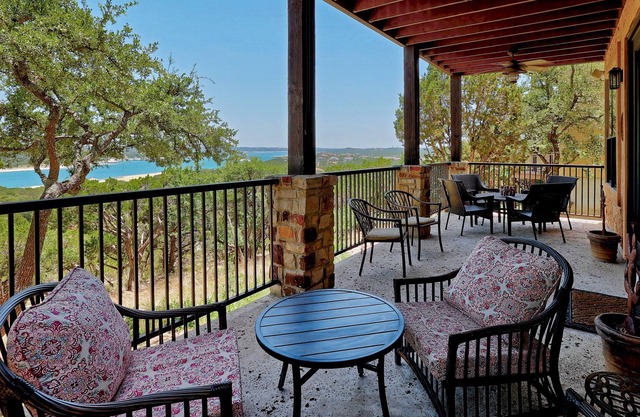 Lake Travis Hilltop Hideaway