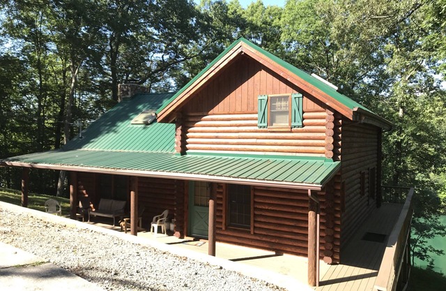 'The Lakefront Lodge' - Amplio frente al lago de 3 dormitorios con muelle privado cubierto