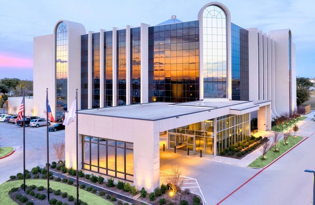 Crowne Plaza Suites Arlington by IHG