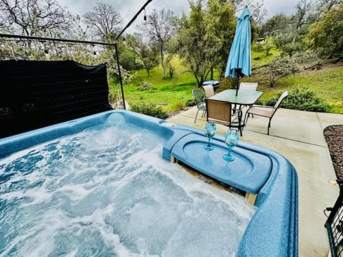 The Lighthouse Pet Friendly Hot Tub BBQ Sleeps 11