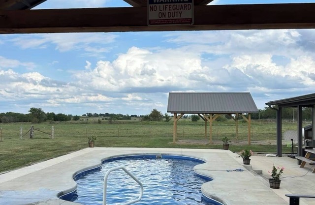 The Lodge at 11 Rock Ranch 7 bedroom heat and air, wifi and pool!
