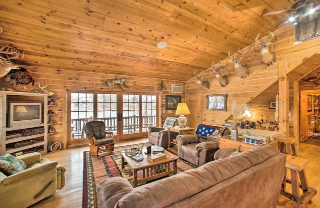 ‘The Lodge’ in Powersville w/ Game Room & Fire Pit