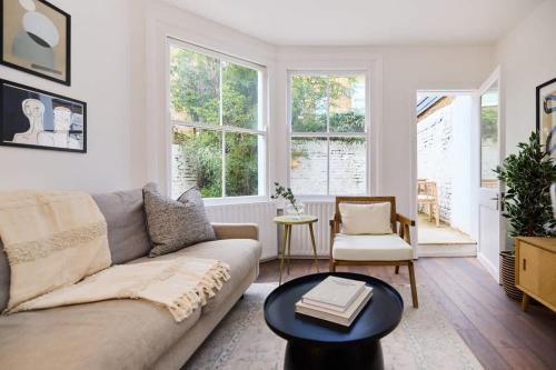 The Maida Hill Hideout - 2BDR Flat with Courtyard