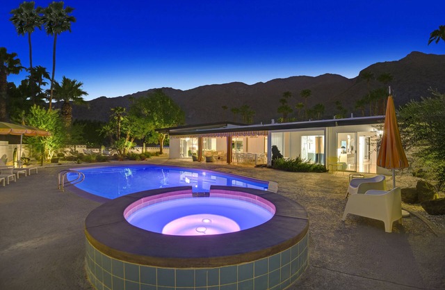The Marilyn Monroe Estate 4bed/4ba Pool and Spa. Newly Remodeled.