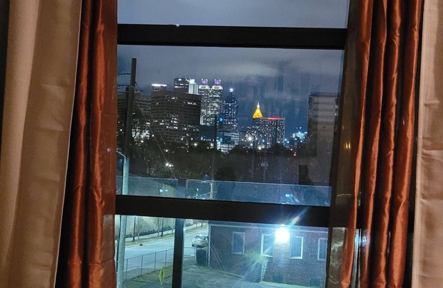 The Metropolitan is a 3 story townhouse in downtown Atlanta
