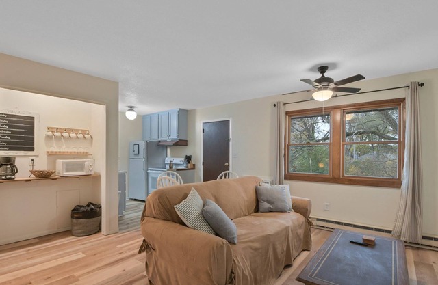The Nest in Monticello - Cozy, 2nd Floor Apartment