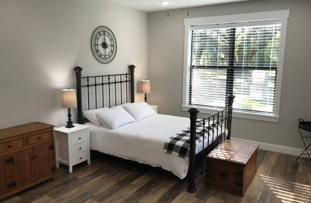 The Oak View Place ..