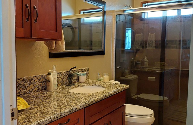 El Ohana Cottage está perfectamente situado cerca de todos los servicios, pero en una zona tranquila.