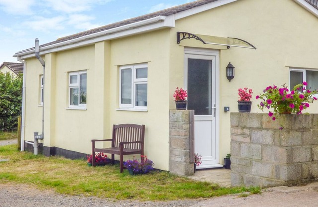 The Old Dairy Holiday Cottage, OAKFORD