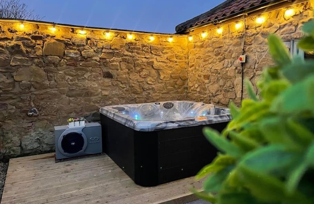 The Old Moat Barn - With Private Hot Tub