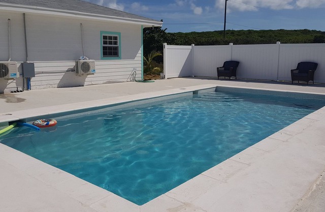 La casa de la palma con piscina y acceso a la playa