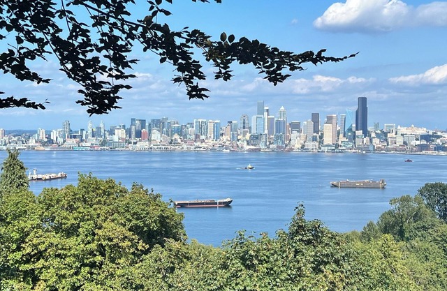 The perfect getaway with jaw-dropping views of the Puget Sound & Seattle Skyline