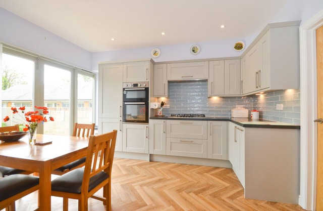 The Poppies - a house that sleeps 8 guests in 3 bedrooms