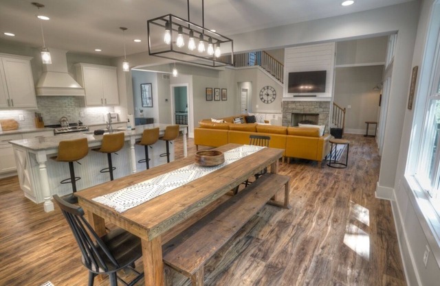 The Reserve | 5 BR Mtn Retreat w/ Outdoor Great Room, Mins From Helen and Sautee
