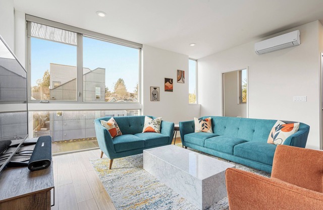 The Rooftop Blue Haven Home w Firepit