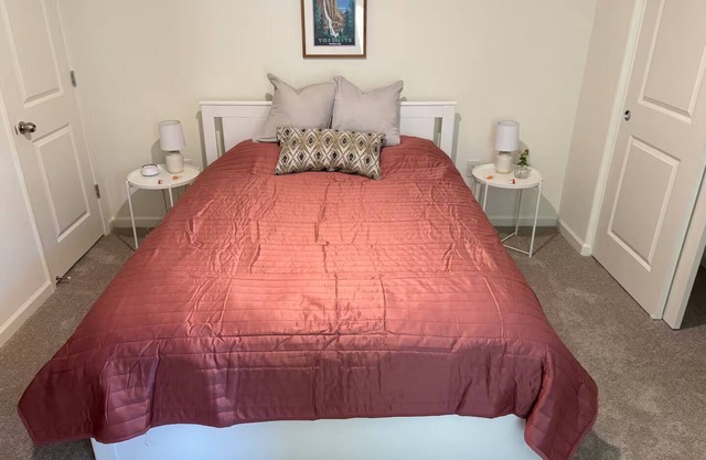 The Sequoia Nook – Clean, Cozy & Minutes from Downtown Visalia