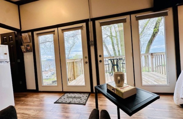 The Sojourner tiny home w/ views of Lake Pepin! Spacious deck/firepit space!