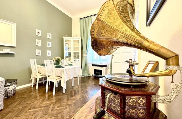 The Spot with Green Chair - cozy space near Danube