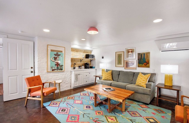 The Squares of Savannah: Modern Chic Apartment by Lucky Savannah