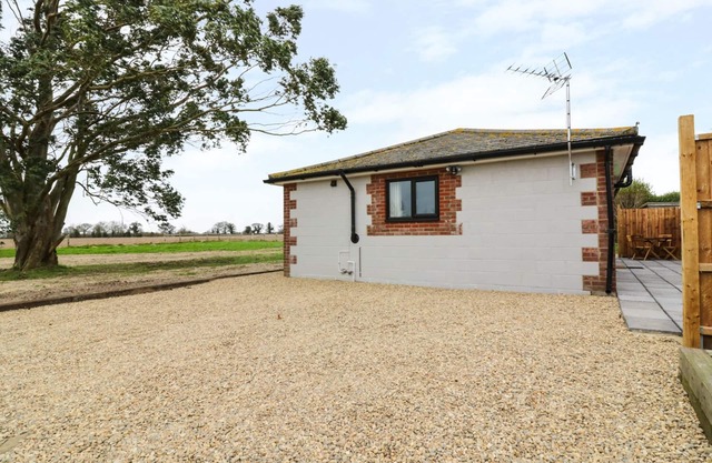 EL ESTABLE EN LA CASA DE LA GRANJA DE LA IGLESIA, con un jardín en Reedham, Ref 970869