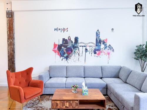 The Stallion #104 - Brand New Modern Spacious Loft with Patio - Walkable to attractions