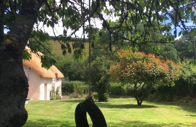 The Thatched House, Dartmoor - Una hermosa cabaña en impresionantes jardines