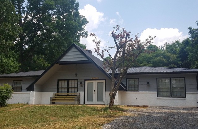 The Tin Roof- 4bd, 1. 5bth