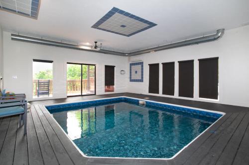 The Treasure Of Tennessee View 2 Hot Tubs Pool