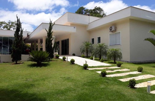 LA VILLA CON PRESA