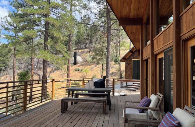"The Violin House" MID-CENTURY A-FRAME PRIVATE 20+ Acre Reserve