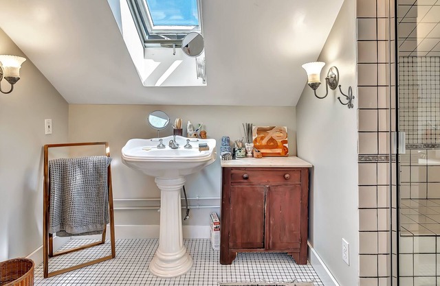 The Walker House. One of a kind stay in Portland's West End, Walker's Paradise!